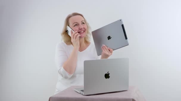 Muito Jovem Mulher Beleza Usando Laptop Café Mulher Negócios Retrato — Vídeo de Stock