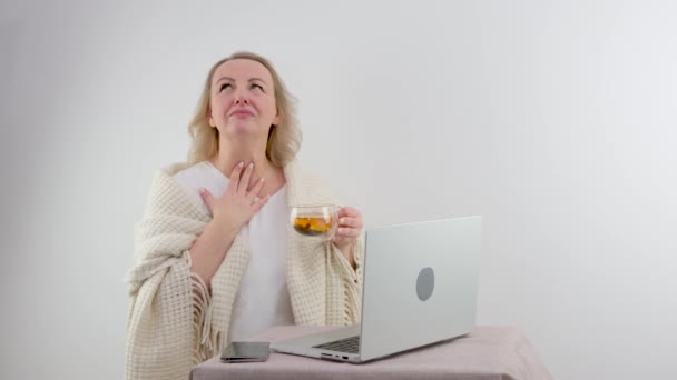 Headache Woman Holds Hand Onr Head Twisted Mouth Hands Tea — Vídeo de stock
