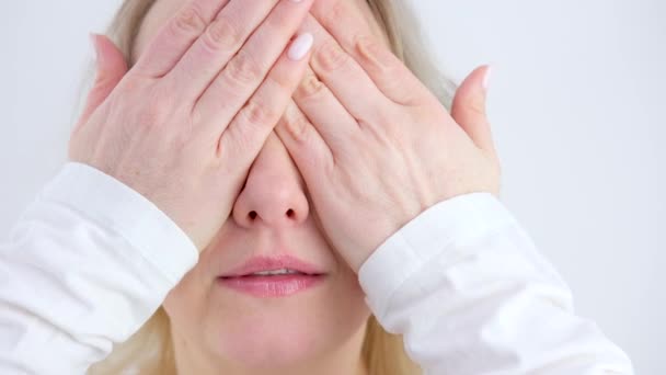 Palming Treat Eyes Woman Covers Eyes Her Palms Looks Dark — Stock Video