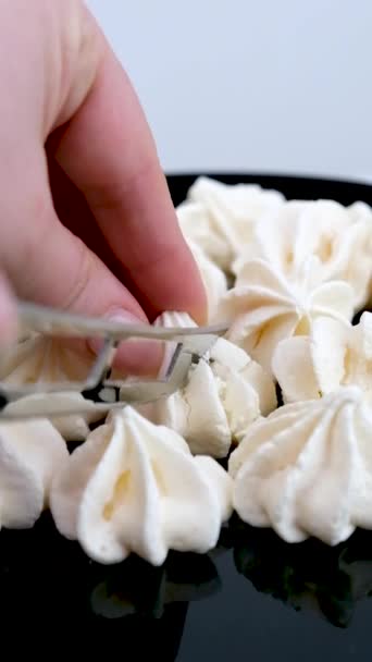 Sárga Citrom Citrusos Torta Habcsókkal Cukrászda Édességek Mini Pékség Amszterdam — Stock videók