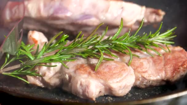 Romero Carne Primer Plano Caída Sabrosa Carne Res Super Cámara — Vídeos de Stock