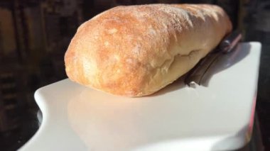 Lokanta tepsisinde doldurulmuş tavuk dolması. Yüksek kalite fotoğraf