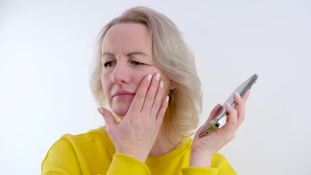 Triste Femme Affaires Ayant Mal Aux Dents Souffrant Inflammation Dentaire — Video