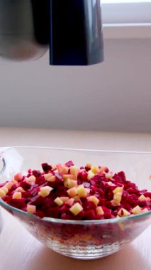 Sebzeleri doğramak endüstriyel mekanizma ile birleştirmek