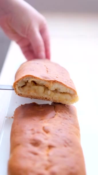 Verter Azúcar Polvo Pastel Manzana Caliente Listo Proceso Cocción Decoración — Vídeo de stock