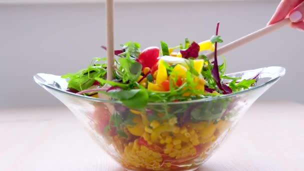 Wooden Spoons Stir Salad Glass Plate Corn Tomatoes Cucumbers Bulgarian — Vídeo de Stock