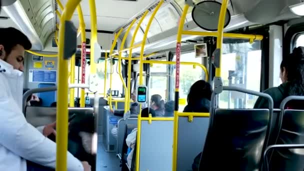 Vancouver Canadá 2023 Máquina Grifo Dentro Del Autobús Translink Está — Vídeos de Stock