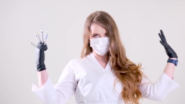 Beautiful Woman Dentist Black Suit White Mask Flowing Hair Holds — Stock Video