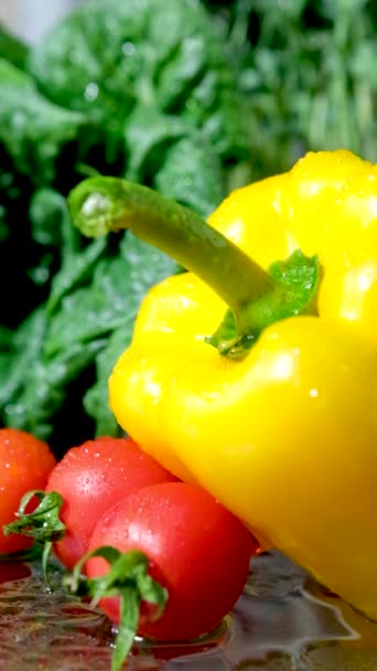 Close Shot Yellow Green Red Bell Pepper High Quality Footage — Stock Video