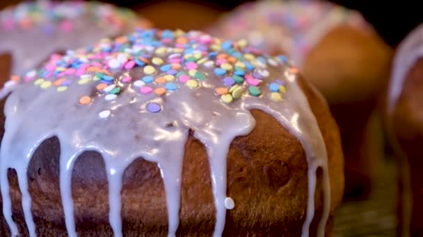 Primo Piano Dolce Giallo Pasqua Cupcake Con Semi Papavero Decorato — Video Stock