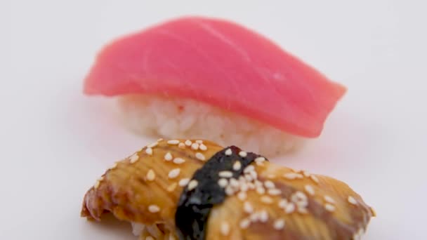 Blandad Sushi Nigiri Och Maki Stort Set Skiffer Sort Japansk — Stockvideo