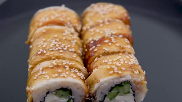 Rollo Sushi California Con Anguila Aguacate — Vídeos de Stock