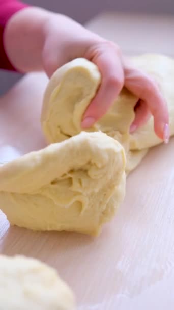Koks Snijden Gnocchi Voor Italiaanse Pasta Traditionele Gerecht Hoge Kwaliteit — Stockvideo