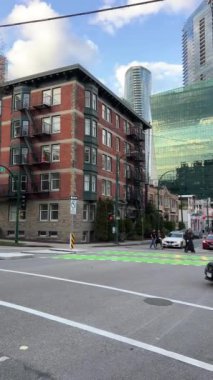 Vancouver Canada 2023 metropol büyük şehir hayatı gökdelenler yeni modern ve eski evler ofis güzel Vancouver binaları mimari arabalar gerçek hayat şehir motosikletleri