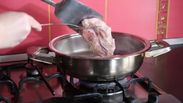Las Chuletas Barbacoa Ven Muy Sabrosas Cocinadas Para Una Hamburguesa — Vídeo de stock