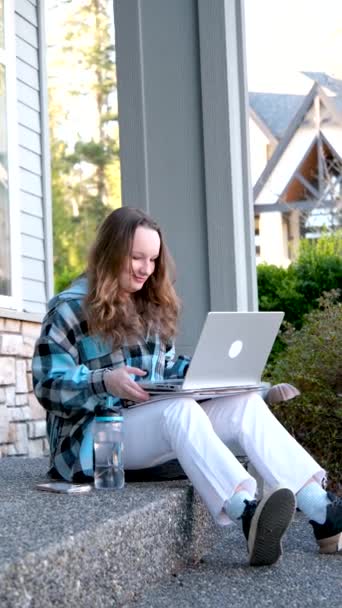 Teenage Girl Laptop Sitting Porch House She Watching News Doing — Stock Video