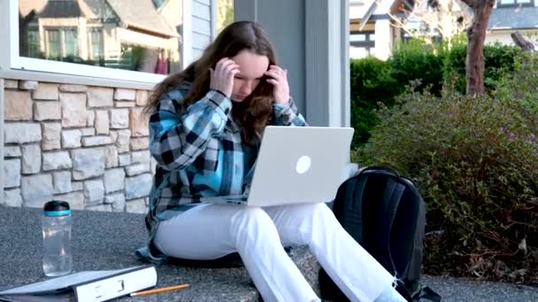 Teenage Girl Laptop Sitting Porch House She Watching News Doing — Stock Video