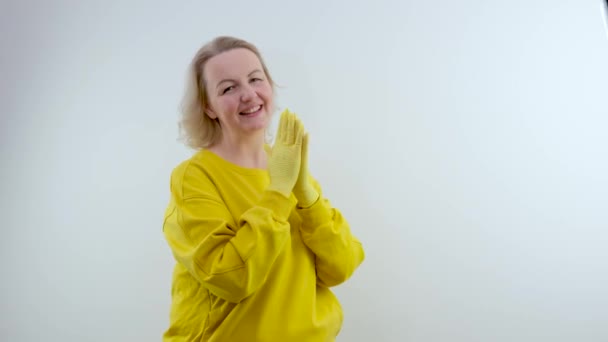 Потирать Руки Думая Поднять Большой Палец Идея Руках Перчатки Желтая — стоковое видео