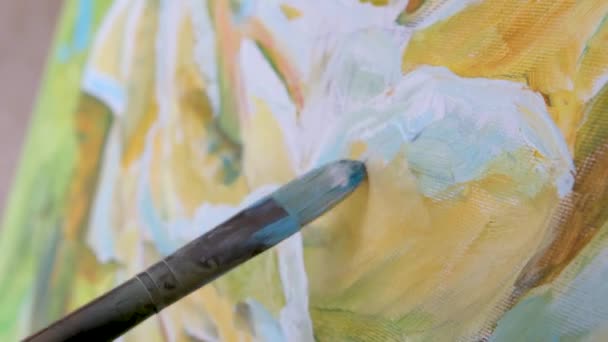 Kadın Sanatçı Eli Nin Yakın Çekimi Fırça Tutma Yağlı Boyama — Stok video