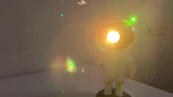 Sfondo Testo Giocattoli Bambini Relax Robot Giocattolo Lampada Proiettore Luce — Video Stock