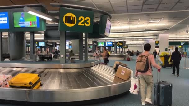 Yvr 공항에서의 준비를 탑승권 접종의 증거를 제공하시기 바랍니다 — 비디오
