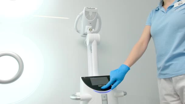 Turn Process Doctor Glove Presses Button Device Goes Poluse Advanced — Video