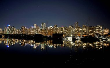 Dusk 'ta Vancouver silueti Stanley Park, British Columbia, Kanada' dan görüldü. Yüksek kalite fotoğraf