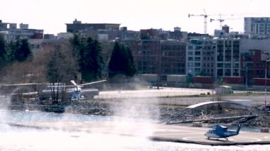 Vancouver, Kanada 'nın Grouse Dağı' ndaki helikopterle uçmak Vancouver 'da yıl boyunca en çok ziyaret edilen eğlence merkezidir ve şehir merkezine 15 dakika uzaklıktadır. Orada Vancouver, Kanada 2023 helikopteriyle uçabilirsiniz.