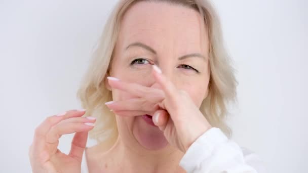 Portrait Young Woman Who Scratches Nose Allergic Reaction Nose Rhinitis — Stock Video