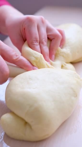 Floured Pizza Dough Wooden Cutting Board Homemade Recipe Cutting Dough — Stock Video