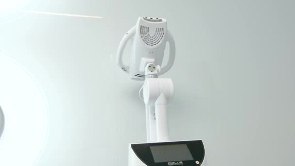 Close Womans Face Apparatus Poluse Advanced Whitening System Dental Laser — ストック動画