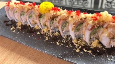 Asya restoranında Japon mutfağı. Çin porseleni. Vancouver Kanada. Lezzetli ekmekler servis ediliyor.