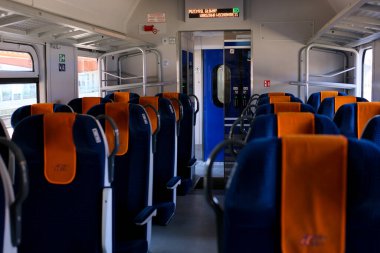 Polonya 'da içi boş bir InterCity vagonu.