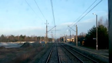 Tren Şoförü Perspektif POV 'tan tren rayları görüldü. Yüksek kalite 4k görüntü