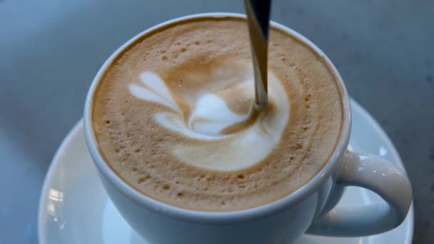 Foglia Leccarsi Baffi Disegnato Schiuma Delizioso Caffè Americano Cappuccino Inserire — Video Stock