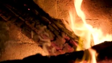 Doğada ateş. Ateşten gelen Bokeh. Geçmişi bulanık. - Evet. Yüksek kalite 4k görüntü