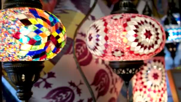 Tureckie Lampy Sklepie Ladzie Wielobarwne Lampy Włączone Błyszczące Mozaice Ramce — Wideo stockowe
