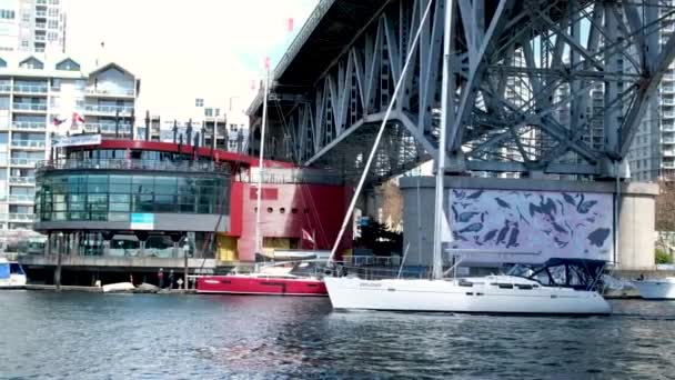 Міст Теплиці Водяного Автобуса Проходить Під Мостом Nature Canada Ванкувер — стокове відео