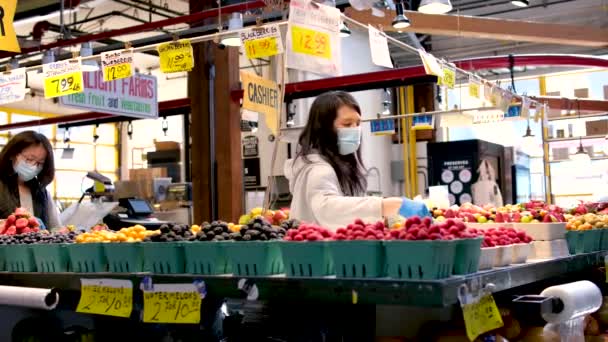 Kapsamlı Pazarda Satıcı Alıcıların Günlük Yaşamı Birçok Satış Birçok Meyve — Stok video