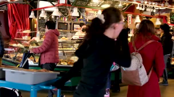 温哥华市的生活是一个大市场 周末许多想买围裙的人不断涌入加拿大格兰维尔岛 — 图库视频影像