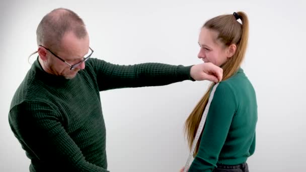 Man Measures Womans Hand Shoulder Bottom Measuring Length Sleeve Adult — Stock Video