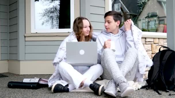 Date Drink Tea Porch Teenagers Learn Lessons Raise High White — Stock Video