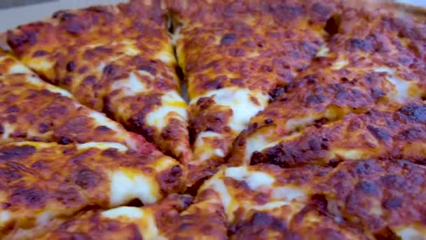Hermosa Deliciosa Pizza Queso Puestos Caja Entrega Dieta Comida Incorrecta — Vídeos de Stock