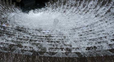 Vancouver, Kanada 'da şelale, sokakta çeşme, yakın plan, su, yakın plan su, soyut su sıçraması. 