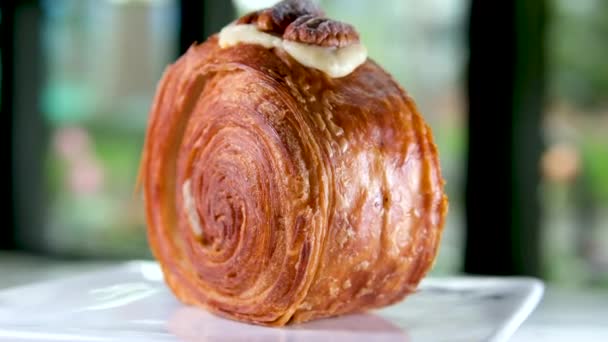 Strada Pasticceria Francese Colazione Rotonda Croissant Americano Con Vaniglia Noce — Video Stock