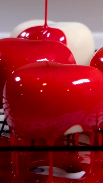 케이크 Mousse Cake Red 프랑스의 케이크에 유약을 발랐다 유럽식 디저트 — 비디오