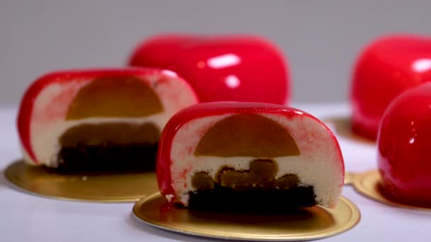 Steadicam Framsida Bilder Moderna Europeiska Rosa Glaserade Dessert Cutaway Cutaway — Stockvideo