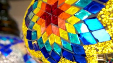Türkiye 'nin İstanbul kentindeki Grand Bazaar' da satılık Türk dekoratif lambaları. Yüksek kalite fotoğraf