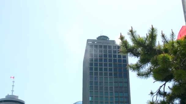 Velas Canadá Place Vancouver Ramos Abeto Contra Céu Desenvolvendo Bandeira — Vídeo de Stock