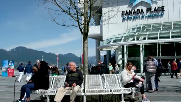 Canada Place Vancouver Canada 2023 Personas Reales Caminando Calles Rascacielos — Vídeos de Stock